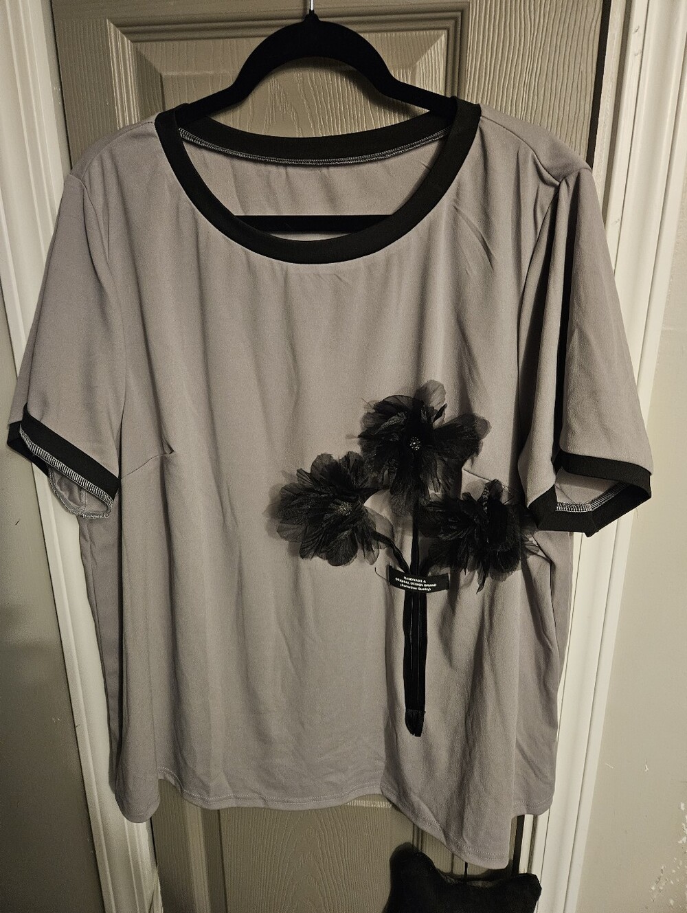BRAND NEW ** Women's Gray Short Sleeve Top with Black Floral Appliqué